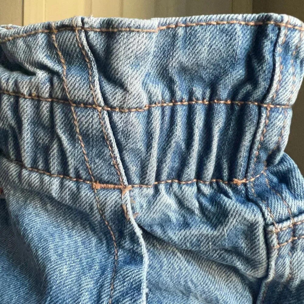 American Eagle Highest Rise Mom Jean - Paperbag Waist - 6 Short - Picture 5 of 6